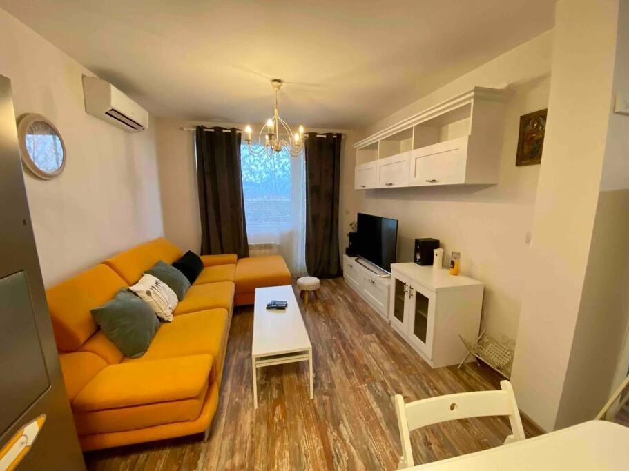 Stylish Magenta Apartment - Terrace & Free Parking София Екстериор снимка