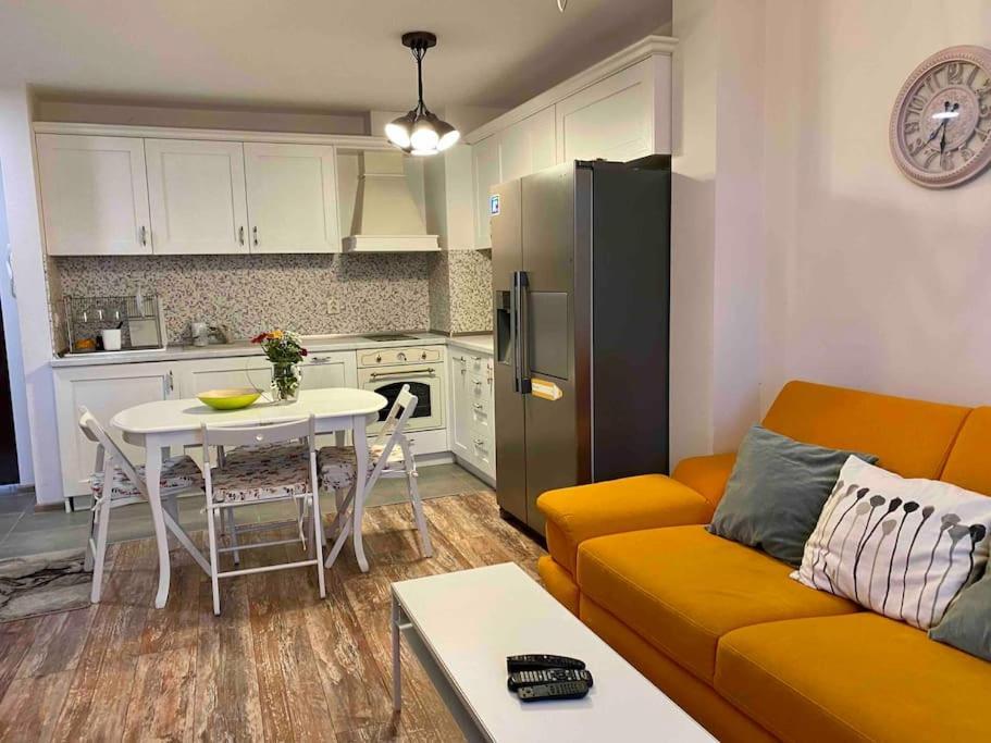 Stylish Magenta Apartment - Terrace & Free Parking София Екстериор снимка