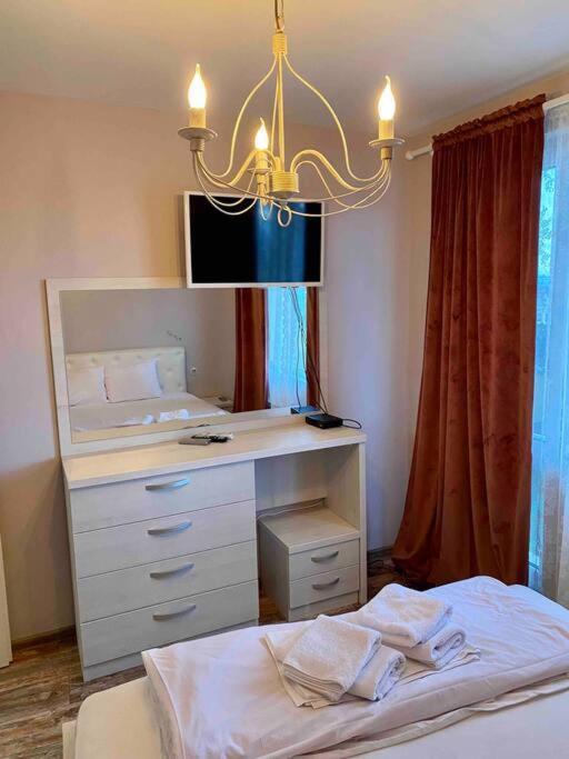 Stylish Magenta Apartment - Terrace & Free Parking София Екстериор снимка